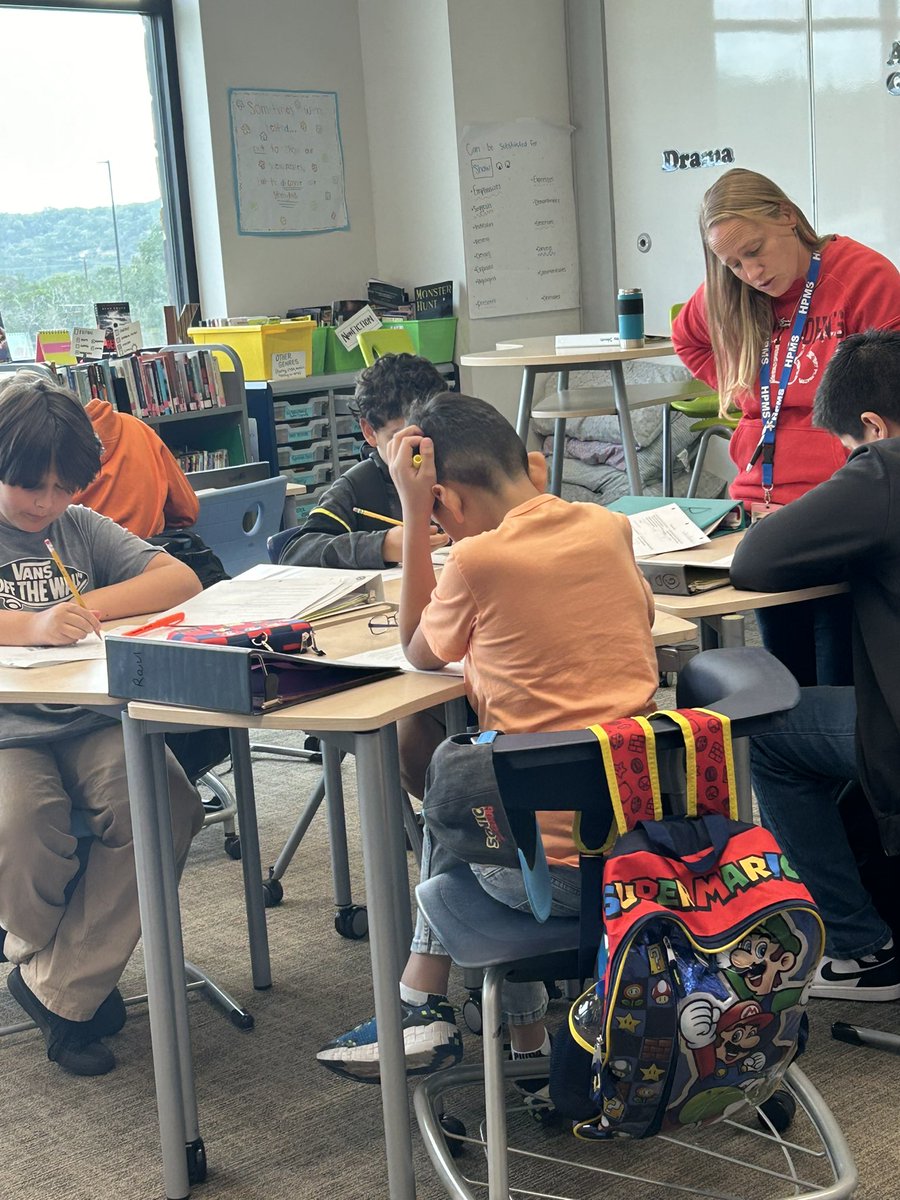 MrsG03812's tweet photo. Mrs. Thorpe and Mrs. Lueders were teaching the importance of finding and identifying text evidence. #KISDinspires #petersonproud #TogetherWeCan #CoTeachModel @HPetersonMS https://t.co/ZMp8wDwBuh
