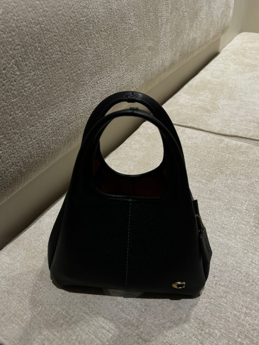 MONA | store tweet media