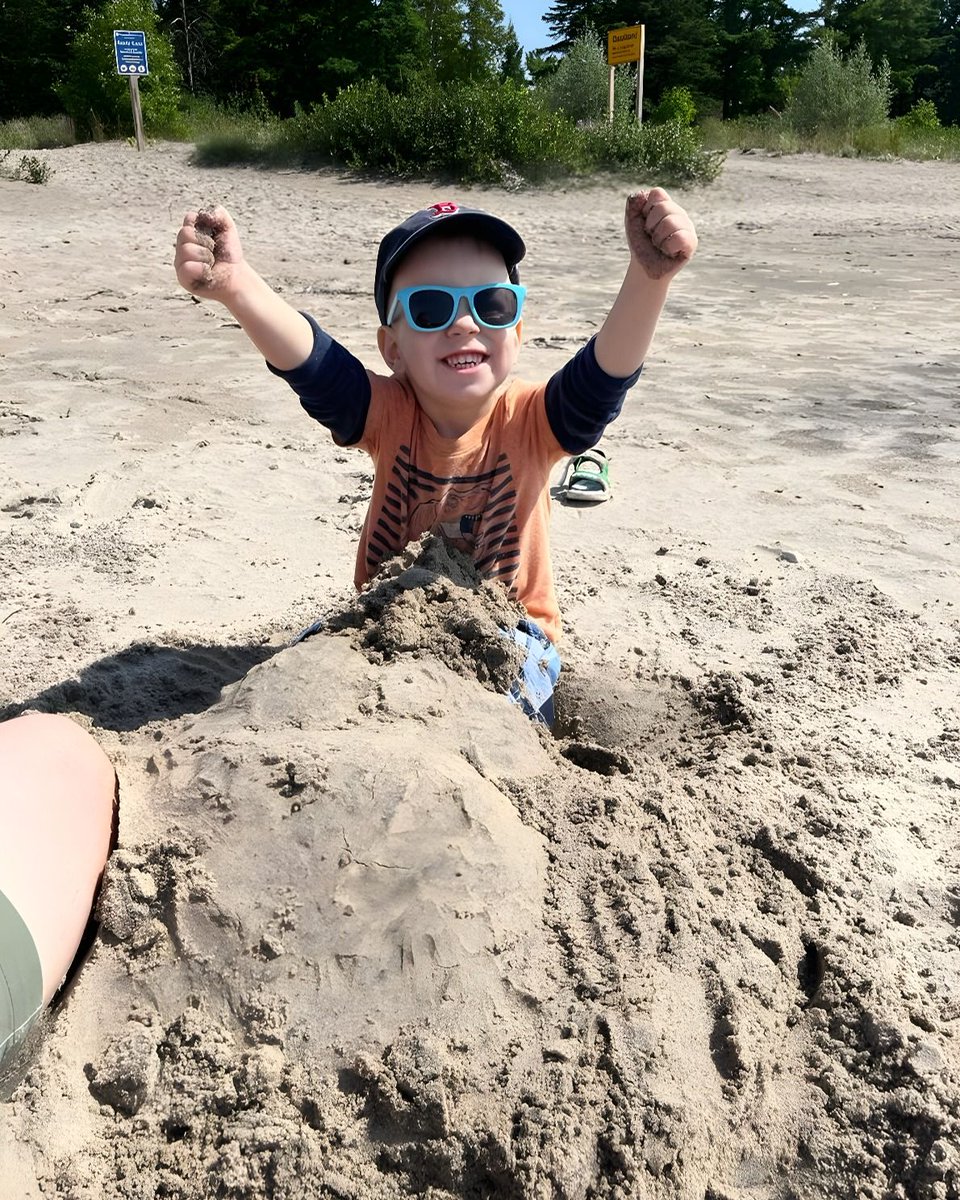 Lots of beachfront fun at Allenwood Beach in Wasaga! 🏖️

Thank you to Lakelands Association member Debbie M. Grant, REALTOR® at Manuel Antunes Real Estate Inc Brokerage, for sharing these summer fun photos! 📸

#HireALocalRealtor #realtors #georgianbay #wasagbeach #realestate