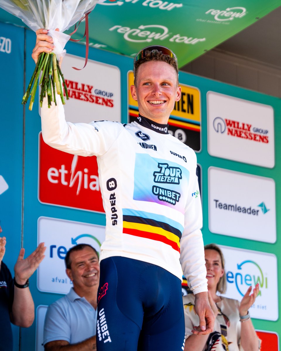 😍 Suits you well, <a href="/JordyBouts8/">Jordy Bouts</a>!

And eh, <a href="/mathieuvdpoel/">Mathieu Van der Poel</a> can we borrow your white pants? 😅

🇧🇪 #RenewiTour