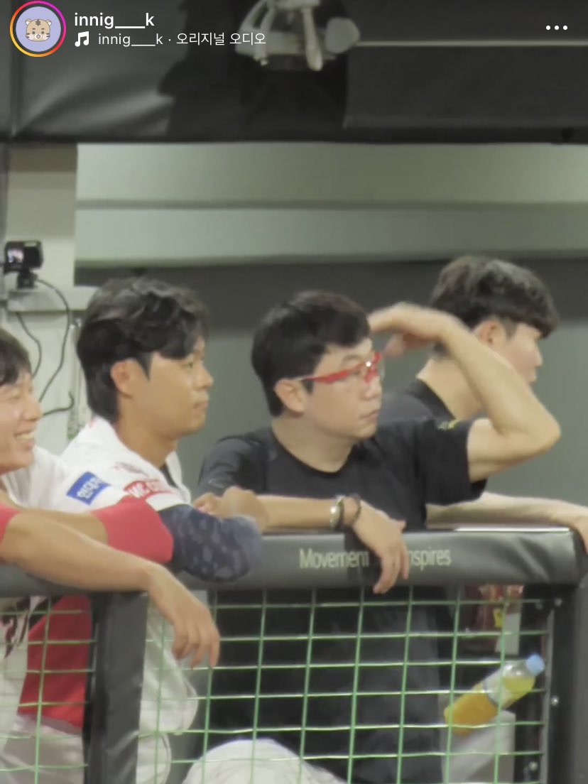 덕아웃에서 둘이 붙어있으면 웃음나옴.. 쫑이님 규성이님 햄쭝이 이 셋의 만남 즐겁다