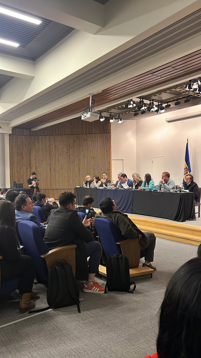 Felicitaciones a <a href="/InnovandoUdeC/">Academia Innovación</a> y <a href="/JackieUdeC/">Jacqueline Sepúlveda</a> por organizar este interesante debate en la <a href="/udeconcepcion/">Universidad de Concepción</a>