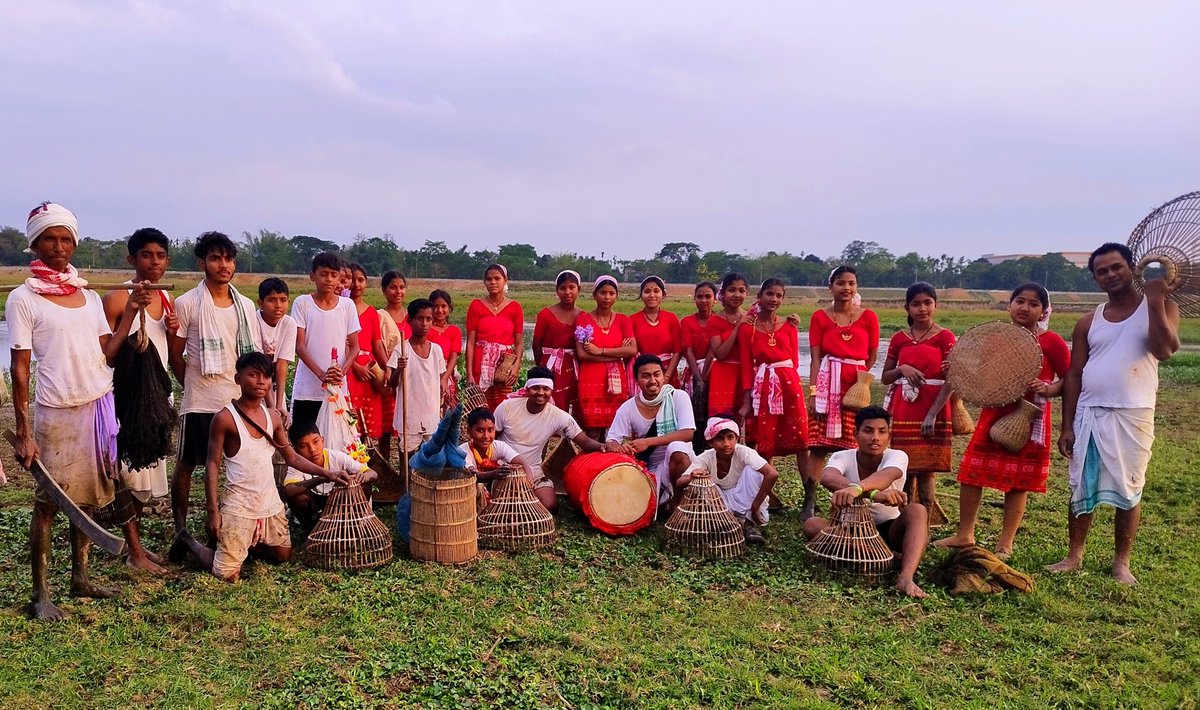 AknOther's tweet photo. @dibarijit The complete fishing industry of Assam belonged to and was dominated by our aboriginal #Kaibarta-#Jalkeot (#কৈৱৰ্ত-#জালকেওট)(#কৈৱৰ্ত্ত) community. The whole revenue that the British received &amp; other kings was dominated by the fishing industry of our "Kaibarta-Jalkeot" people. https://t.co/hbl1RojyPE