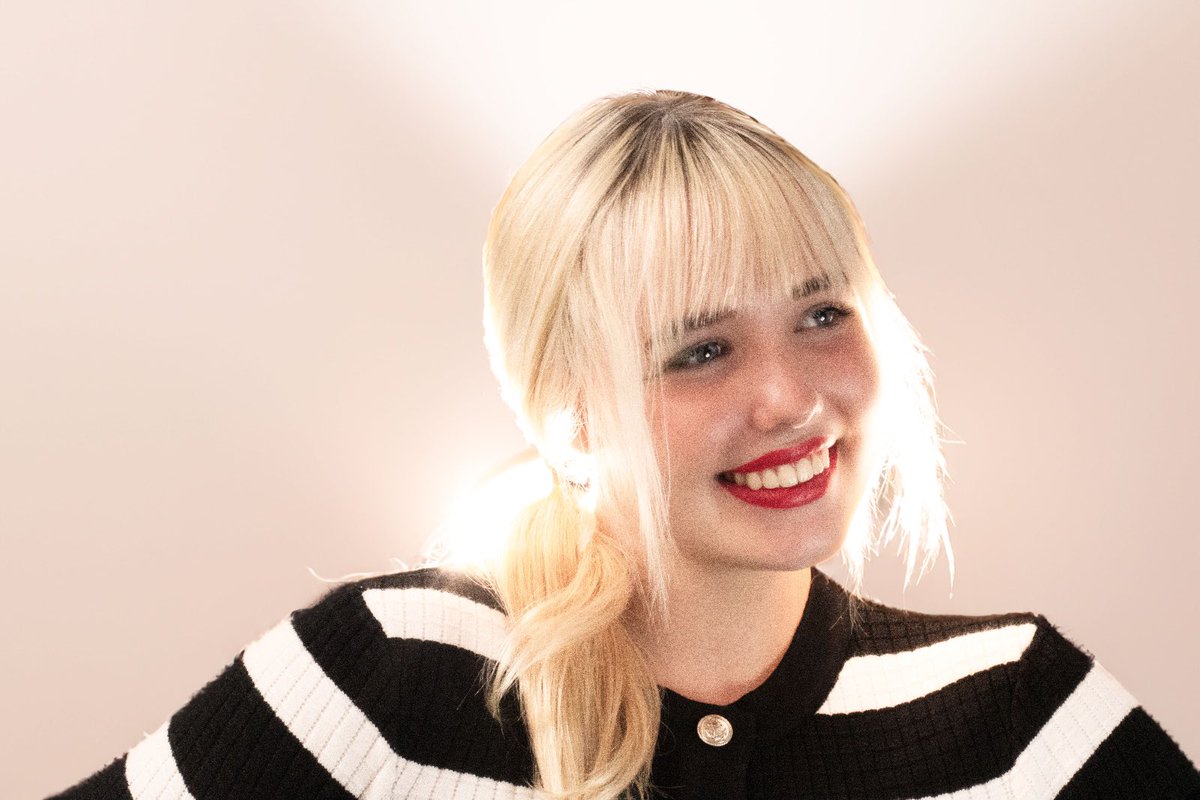 FeejDatthijn's tweet photo. Sometimes you just got to smile :) 🖤

#Smile #Fotoshoot #Picture https://t.co/8xs16hsgPf