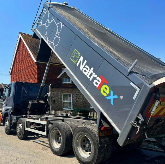 Marshall_SCL's tweet image. BUFF 👊🏼 Check out these works carried out in East Sussex with Natratex Cotswold finish. A massive thankyou to @bituchem for supplying us with high quality Buff materials! A very happy client and a long hot day made absolutely worth it!

#contractor #construction #roadsurfacing