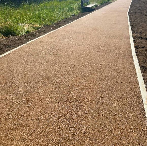 BUFF 👊🏼 Check out these works carried out in East Sussex with Natratex Cotswold finish. A massive thankyou to <a href="/bituchem/">BituChem</a> for supplying us with high quality Buff materials! A very happy client and a long hot day made absolutely worth it!

#contractor #construction #roadsurfacing