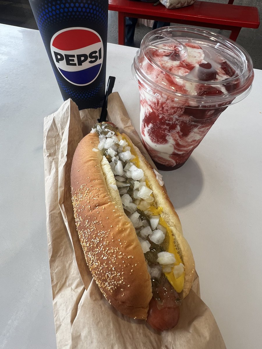 HUGE: for the first time since before the pandemic, chopped onions are BACK at the lic Costco food court.