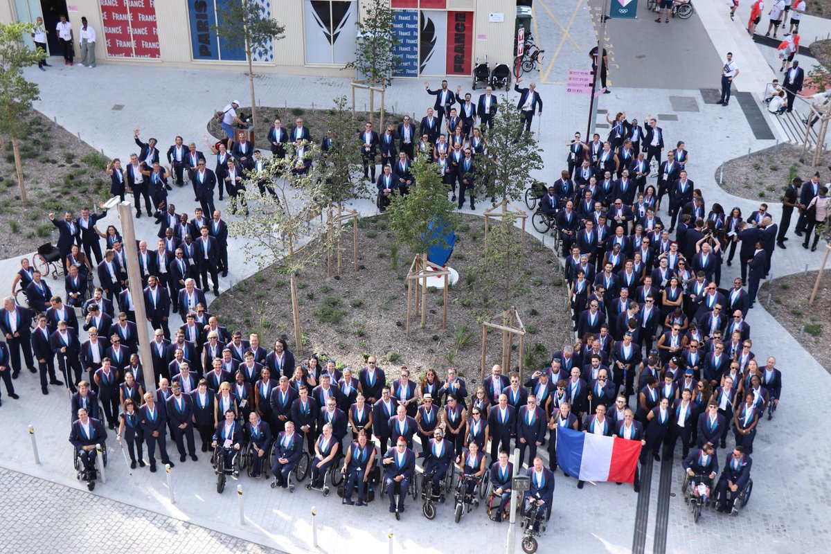 EquipeFRA's tweet photo. EKIP 🇫🇷 https://t.co/dWfK6Hrt6G