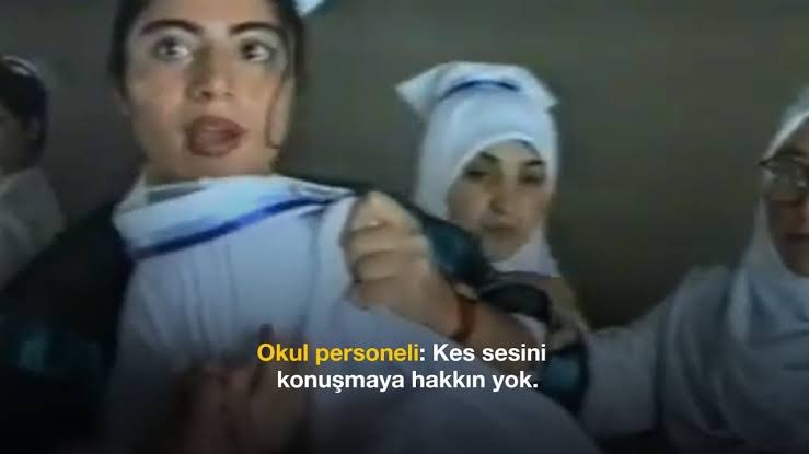 Başörtüsüne sahip çıkanın her zaman yanındayım. Benim annemde başörtülü.