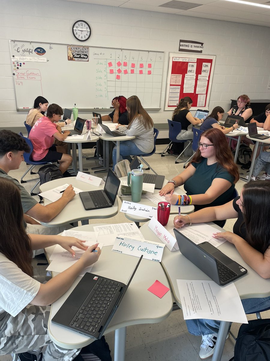 Tderiso10's tweet image. My @LHSRI Jnrs. rock it out in stations on #TheFirstDay Self-advocating, reflecting &amp;amp; #Collaborating &amp;amp; #DeepThinking So excited for our year together #GetItDone ✅ @KenHopkinsJr @Cobb45M @MsLanni @English_LHS @LincolnHSRoar