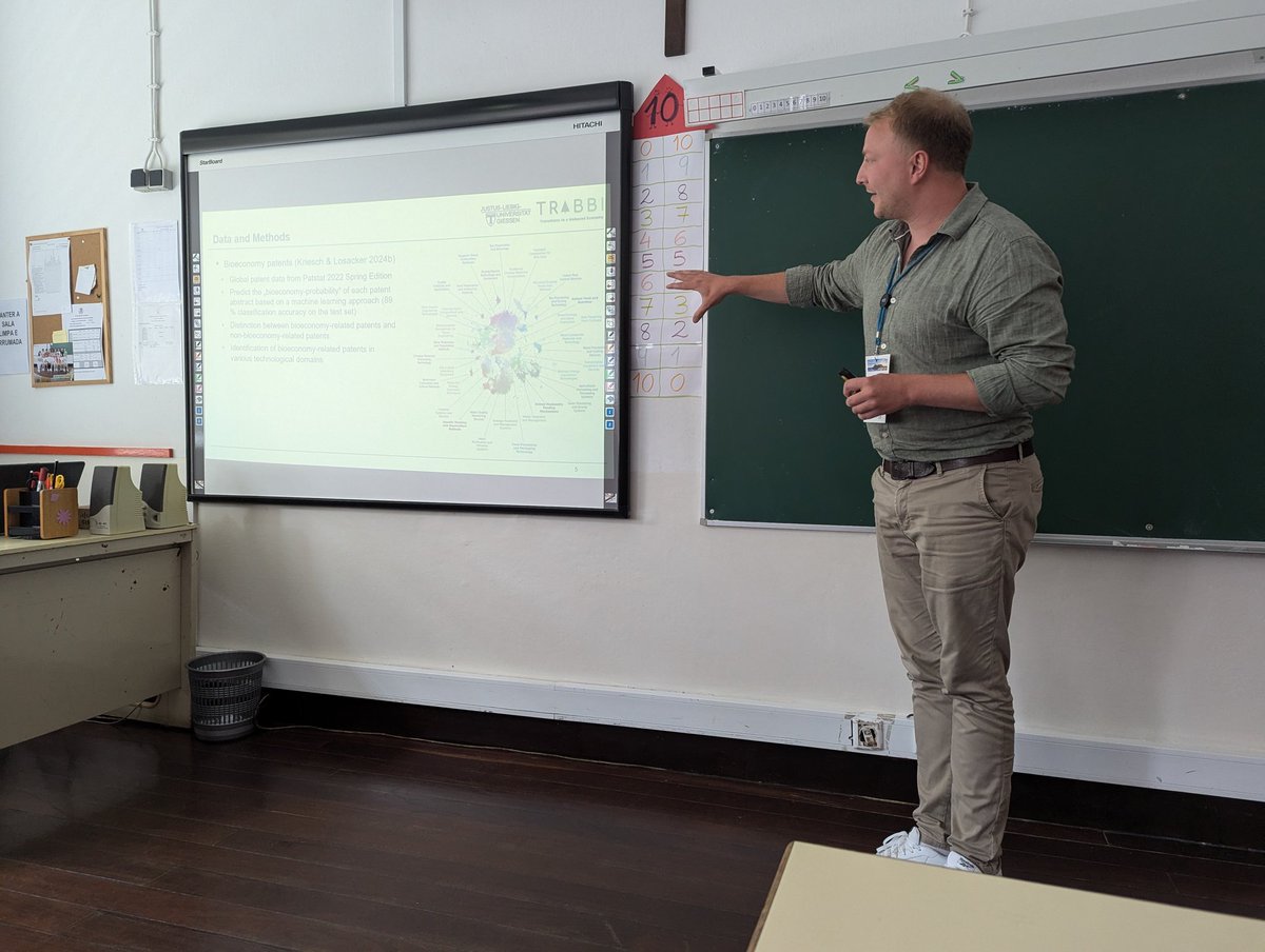A very interesting paper of <a href="/S_Losacker/">Sebastian Losacker</a> on the Geography of the #bioeconomy and its evolution over time. ♻️🌳
#ERSACONGRESS2024 <a href="/ERSA_org/">ERSA</a>