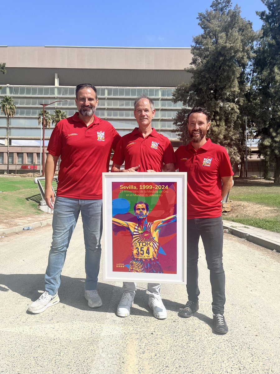 #TalDíaComoHoy de 1999, @AbelAntonRuning se proclamó campeón del mundo de maratón en #Sevilla. Lo vi desde la redacción de <a href="/diariosevilla/">Diario de Sevilla</a>, recién incorporado en prácticas. Al final del verano pasé a <a href="/abcdesevilla/">ABC de Sevilla</a> con mi amigo <a href="/DaniQuintero/">DaniQuintero</a>. Fue un buen año, era 25 años más joven