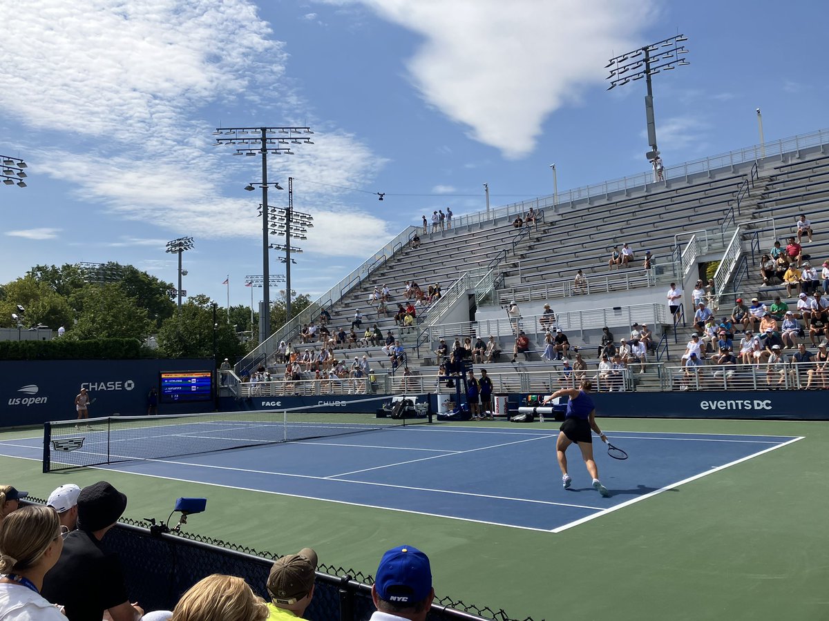 fluetticke's tweet photo. Tag 3. Runde 2. 29 Grad um 11 Uhr. #USOpen #dpareporter https://t.co/wd3ocbuII8