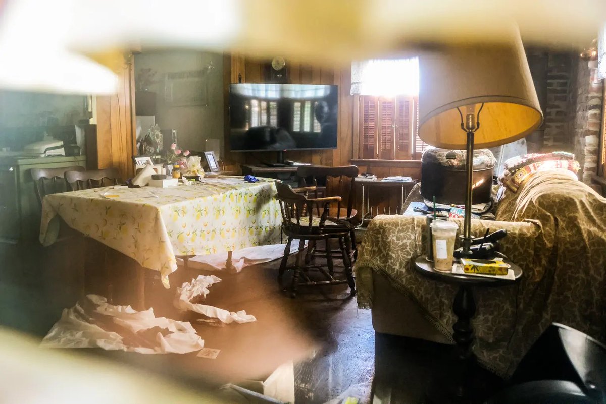 SAS_Daily's tweet image. Joseph DeLucia Jr. is alleged to have killed his siblings and niece before turning the gun on himself over the weekend in Long Island. Photos taken of inside the home show the bloodied sheets that covered the bodies…