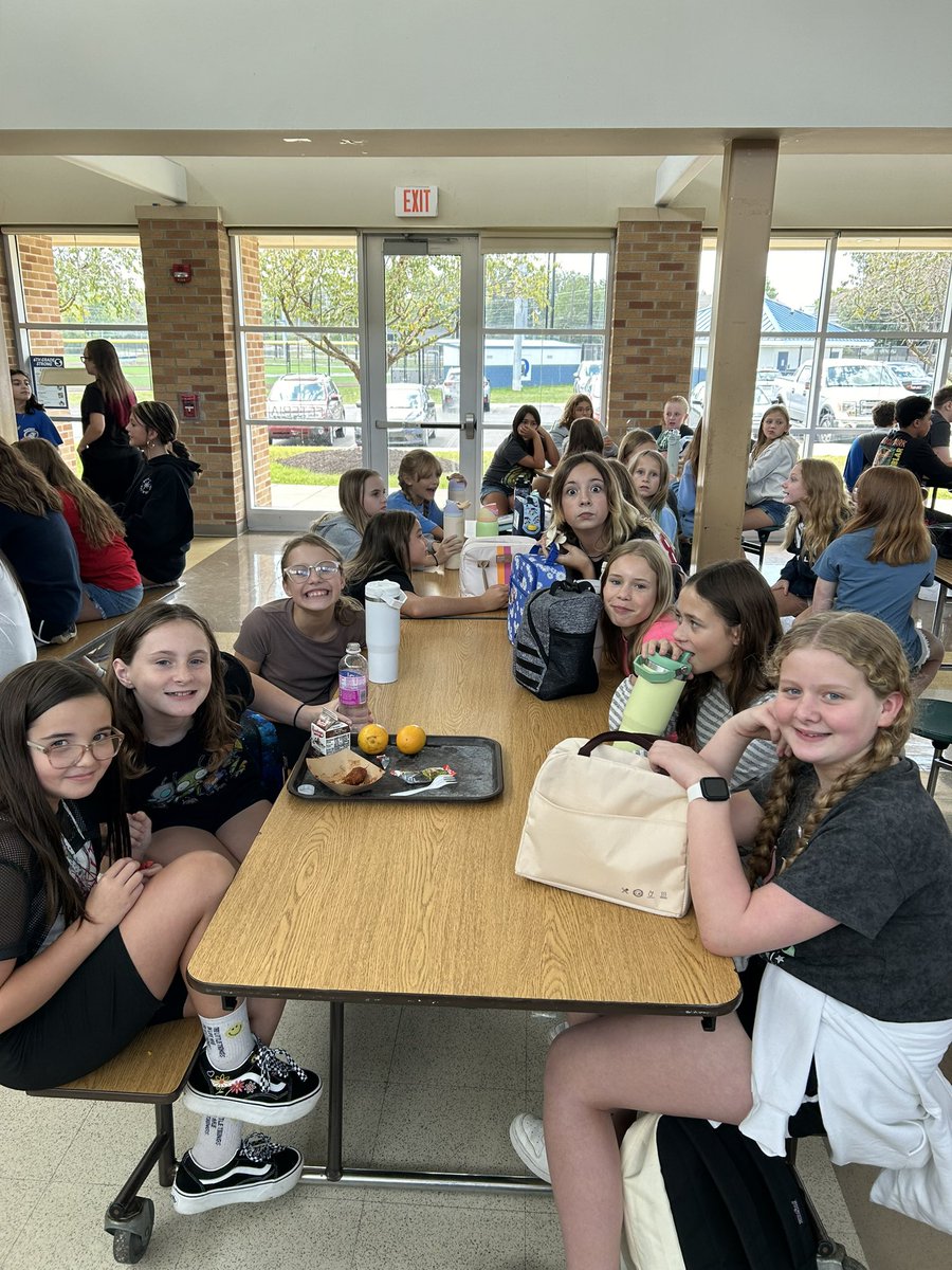 Lunches are a student rated 10/10 here at the 6GC.  And desert island survival collaboration is helping students reflect on safe, respectful, responsible, and kind actions.  Fun day here!!! #qcsdproud #pantherpride <a href="/QCSD_Schools/">QCSD_Schools</a>