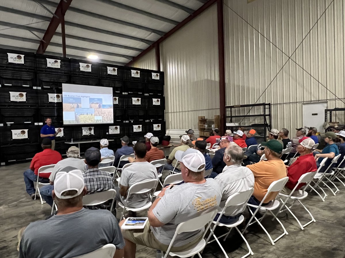 AgriMAXXWheat's tweet photo. We enjoy meeting with growers to talk about the profitability of wheat and the varieties best fit for their acreage. Extra special when we get to celebrate new members of the 100, 125 and 150 Bushel Club! #highperformancewheat https://t.co/AjjqZk1GtA