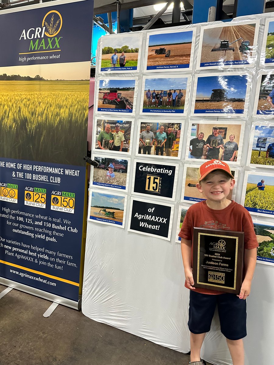 AgriMAXXWheat's tweet photo. We enjoy meeting with growers to talk about the profitability of wheat and the varieties best fit for their acreage. Extra special when we get to celebrate new members of the 100, 125 and 150 Bushel Club! #highperformancewheat https://t.co/AjjqZk1GtA