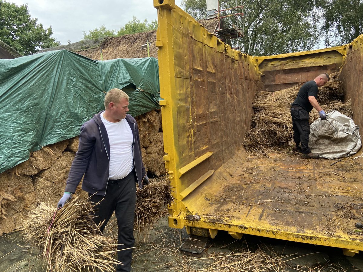 Master Thatchers Ltd tweet media