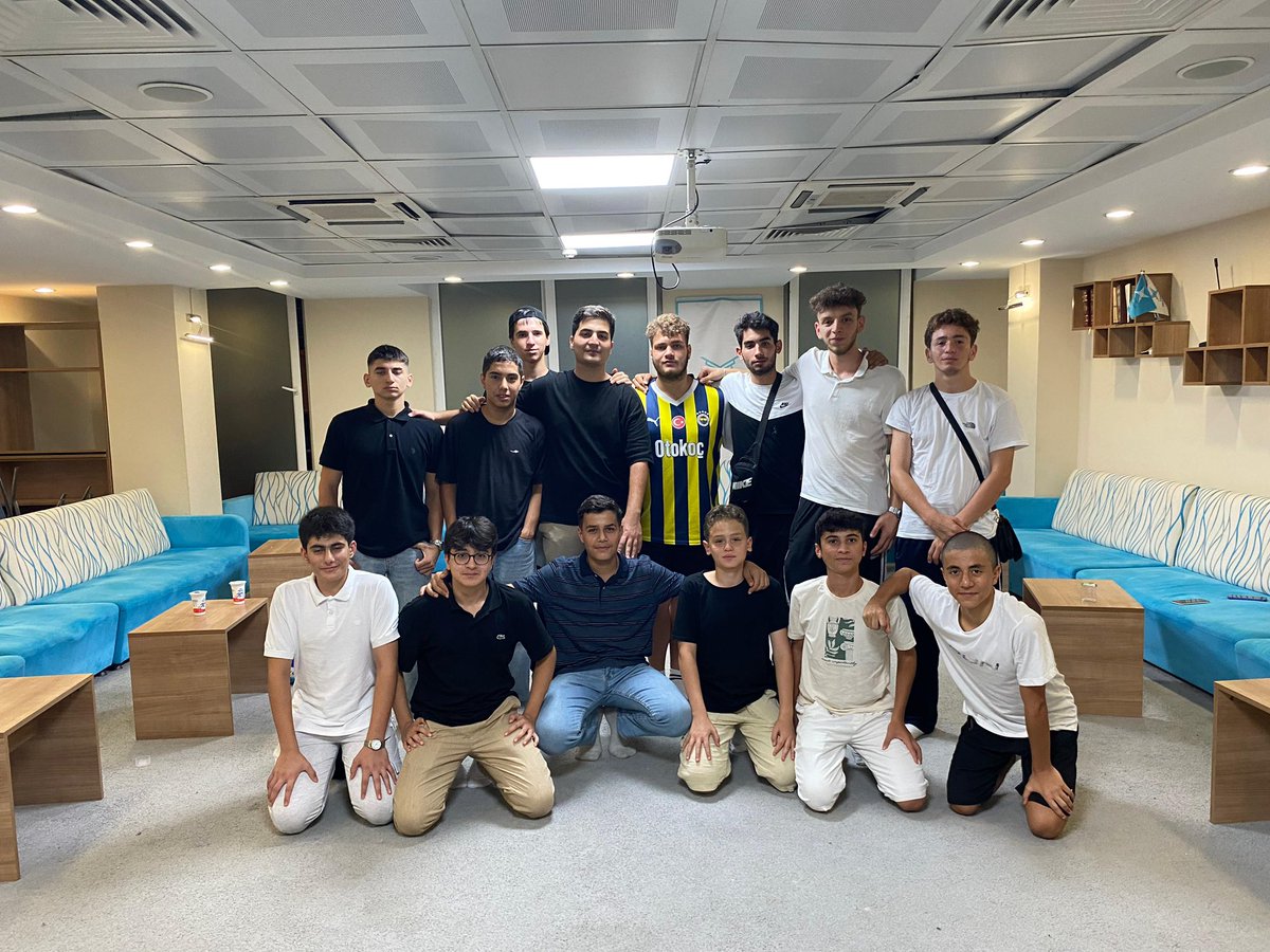 TÜGVA Güngören Lise Koordinatörlüğü olarak, Doğa Kampı’ndaki öğrencilerimizle birlikte vakfımızda keyifli bir buluşma gerçekleştirdik. 🌿👥📚