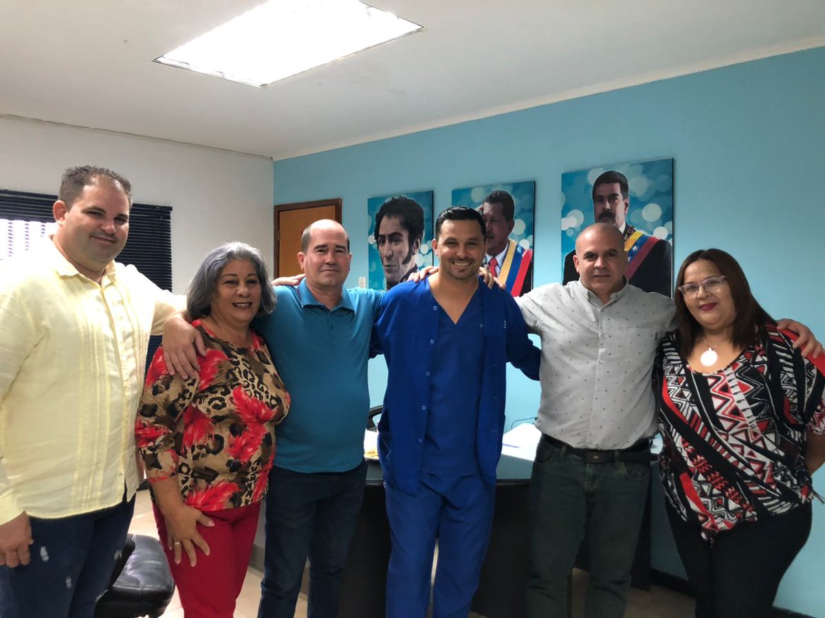 Como parte de la visita de la dirección de la Misión Médica Cubana en Venezuela por el estado Cojedes, realizamos intercambio con la Autoridad Única de Salud Dr. Manuel Rodríguez, uniendo nuestros esfuerzos para lograr una atención con calidad al pueblo venezolano. 
#CubaCoopera