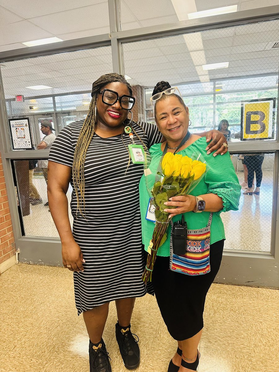 OODpgcps's tweet photo. 3️⃣It’s Day Three of the first week of school for @pgcps. Our Induction Coach @KNealeTeaches is supporting @ParkdaleHighMD. A special shoutout goes to @AP_MNegron &amp; Instructional Director @Dr_Ed_Ryans for their dedication to the community! @CoachKHolden14 @DrMYWilson #PGCPSProud https://t.co/6vKsneGmgT