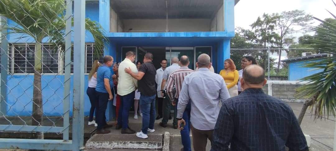 Durante el recorrido de la dirección de la Misión Médica Cubana en Venezuela por el estado Cojedes, visitamos el se visita el CDI y SRI José Félix Ribas, donde evaluamos la calidad en los servicios y condiciones de vida y trabajo de los colaboradores. #CubaCoopera #CubaPorLaVida