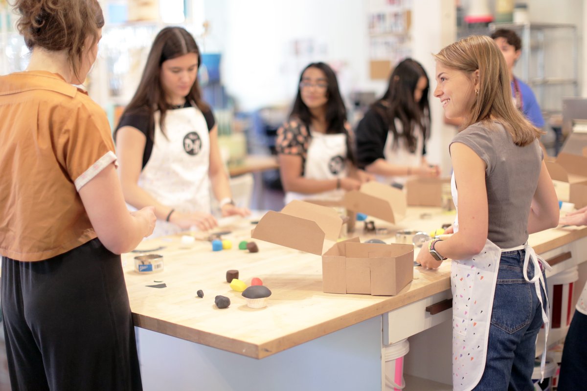 Charm_CityCakes's tweet photo. Classes at Charm City Cakes are such a fun way to experience the space and learn a little about our process!
#charmcitycakes #ccc #cake #aceofcakes #cakeart #cakefun #baltimore #visitbaltimore https://t.co/eNu2eJAVIt
