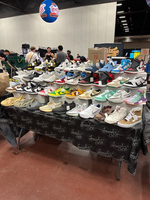 wanderxhou's tweet image. Just an update guys if you didn’t know already we are moving locations and we’ll be back open one week before Halloween! 
Around the end of September we’ll announce where our new location will be at in Houston!
We will be selling shoes, apparel, memorabilia, vhs and Much more!🔥