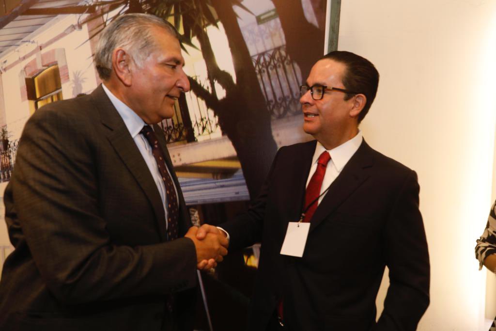 ¡Felicidades a mi amigo y compañero de lucha, <a href="/adan_augusto/">Adán Augusto López H</a> , por ser electo por unanimidad como coordinador de la bancada de Morena en el Senado! Tu gran capacidad política y liderazgo serán fundamentales en esta nueva responsabilidad. Estoy seguro de que seguirás trabajando