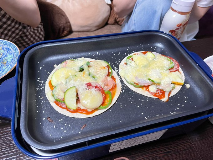 今夜は 鈴ちゃん、あみんちゃんと 伊織家ピザパーティー🍕  めっちゃ色々な具材で ピザ🍕作って食べました  美味しく楽しい夜でした😋  #ピザパーティー🍕  #本庄鈴  #時田亜美  #伊織涼子 https://t<a href="/tag/%E3%83%94%E3%82%B6%E3%83%91%E3%83%BC%E3%83%86%E3%82%A3%E3%83%BC"class="tags">#ピザパーティー</a><a href="/tag/%E4%BC%8A%E7%B9%94%E6%B6%BC%E5%AD%90"class="tags"><span>#伊織涼子</span></a><a href="/tag/%E6%9C%AC%E5%BA%84%E9%88%B4"class="tags"><span>#本庄鈴</span></a><a href="/tag/%E6%99%82%E7%94%B0%E4%BA%9C%E7%BE%8E"class="tags"><span>#時田亜美</span></a>