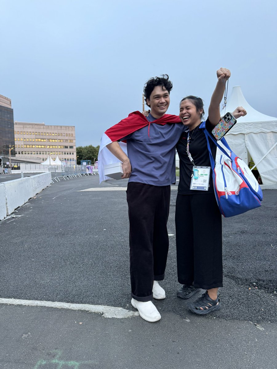 One month after… , #Paris2024 thread!

Foto, video beserta ceritanya selama menemani <a href="/geugouia/">❀</a> bertanding di biggest sporting event in the world 🏸 

Kyknya di-urut dari hari kedatangan di Paris sampai pulang aja ya, threadnya akan ku update setiap ada waktu, mulai besok ya