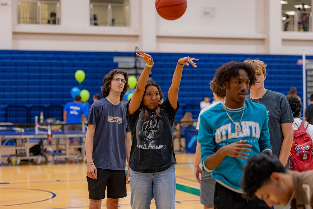 IslandCampus's tweet photo. Sports: ✅
Games: ✅
Outdoor Adventures: ✅
Prizes: ✅
Free food: ✅

Yep, it's Rec the Night, happening TONIGHT, August 28, starting at 7 p.m. in the Dugan! We hope to see you there! 🤙🏽

#RectheNight #RecSports #TAMUCC https://t.co/qFmDWkiD3d