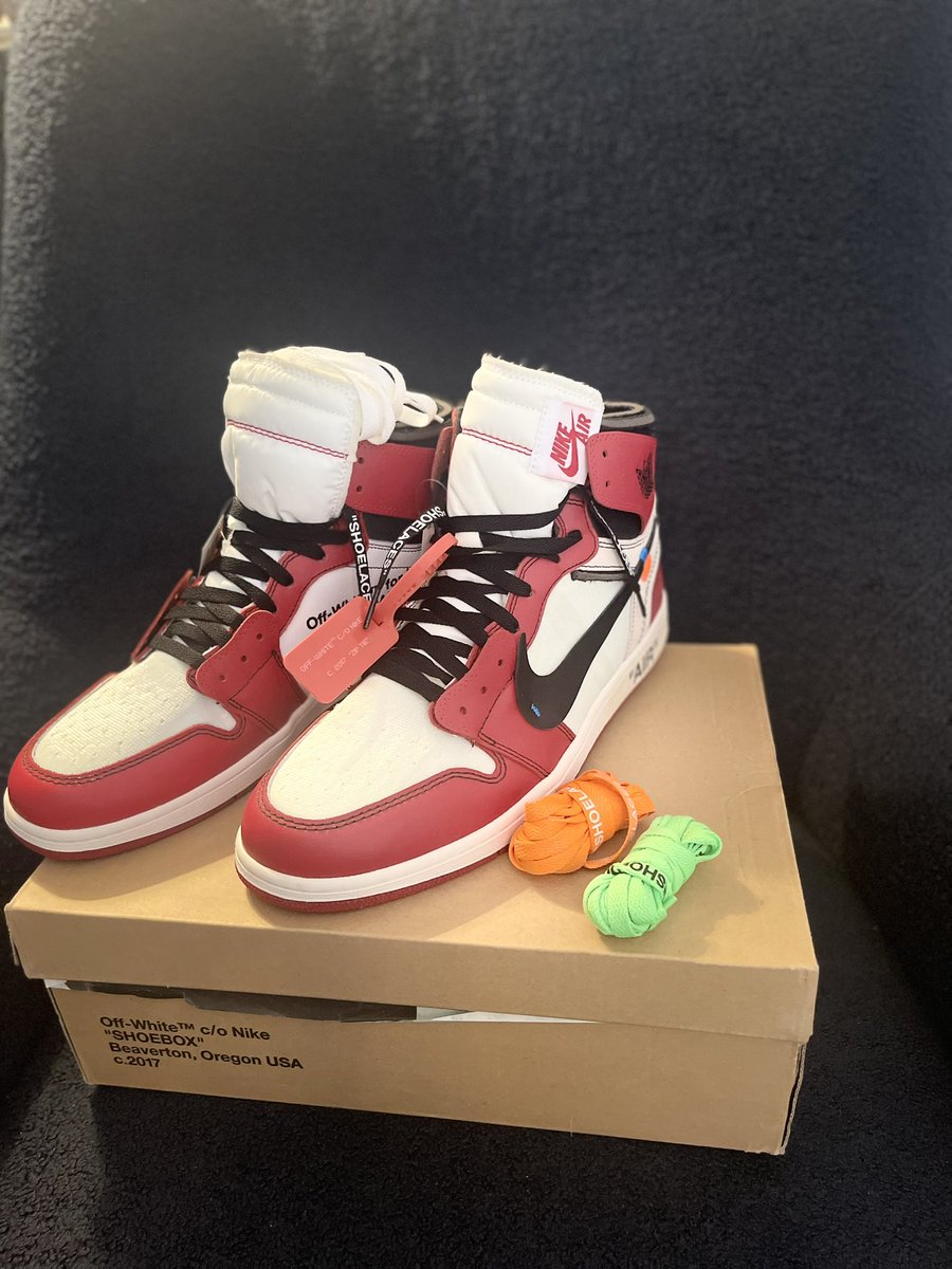 iblinks's tweet image. A few new pairs of sneakers for the timeline