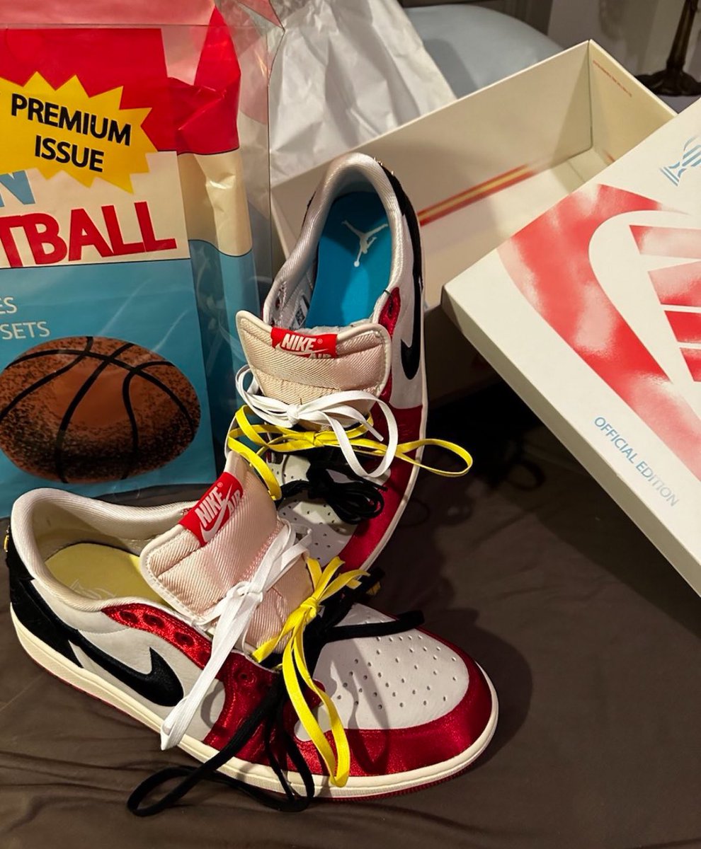 iblinks's tweet image. A few new pairs of sneakers for the timeline