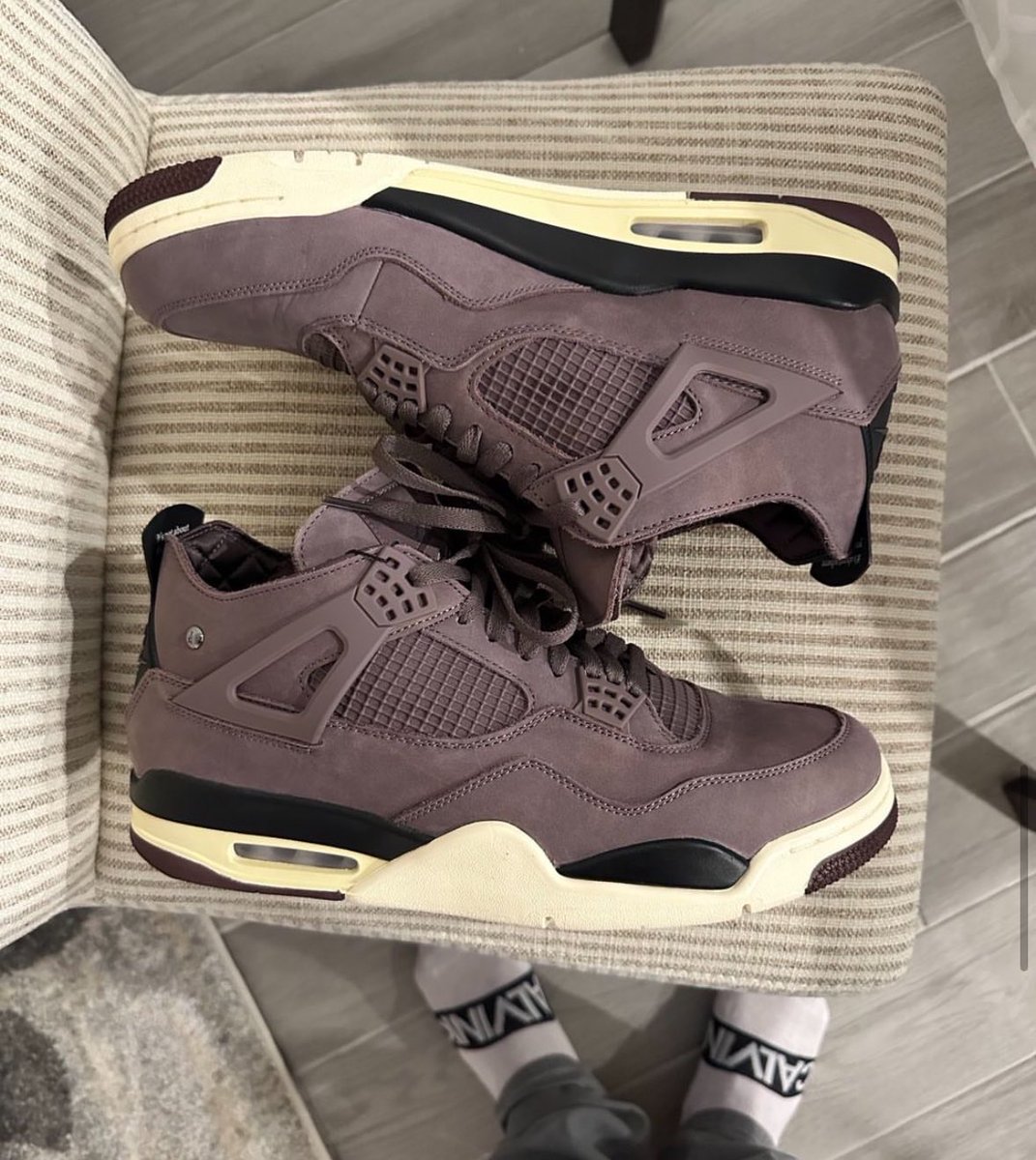 iblinks's tweet image. A few new pairs of sneakers for the timeline