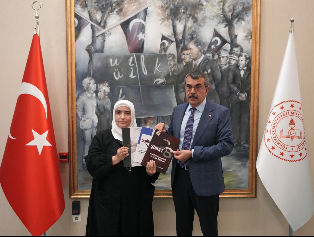 28subatgonullu's tweet photo. Platform Başkanımız Şerife KAYA Millî Eğitim Bakanımız Sayın Yusuf TEKİN'i ziyaret edip kendisine "28 Şubat Gönüllüleri Platformunun Tanıtımı, Faaliyetleri ve Rapor Özeti" çalışmamızı, "28 Şubat Mağduriyet Grupları ve Çözüm Önerileri Raporu"muzu ve Memur_Sen Konfederasyonu ile gerçekleştirdiğimiz "Çalıştay Raporunu" takdim etmiştir. Sayın Bakanımıza göstermiş olduğu samimiyeti, nezaketi ve misafirperverliği için teşekkür ediyor saygılarımızı sunuyoruz. @RTErdogan @Yusuf__Tekin @_aliyalcin_