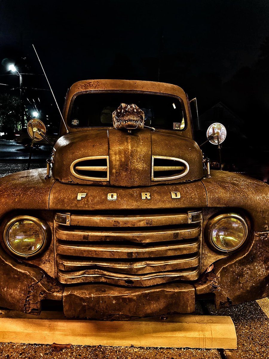 Donald_G_Redman's tweet image. Let's share our best #OldCar captures, either in mint condition or rusty.  
Personally, I’m rarely satisfied with my picks of a whole vehicle, so I’m learning to work within my limitations and focusing on smaller parts.
