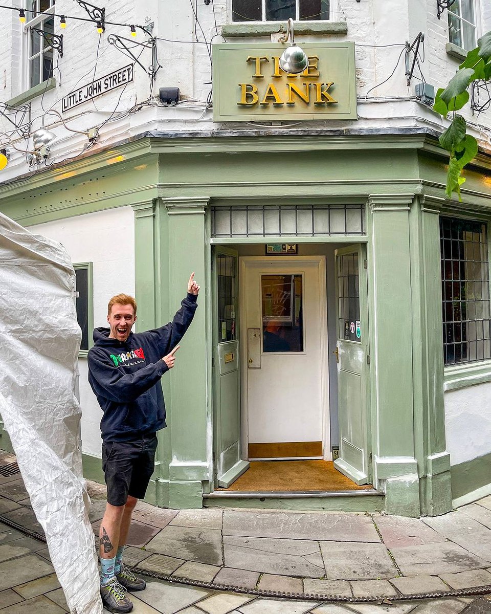 We're hiring! 🙌

Looking for experienced bar staff to work part time with our lovely team (Lewis pictured being lovely).

Must be available to work daytimes, evenings and weekends.

Pop a CV into the pub or email one to landlord@banktavern.com 💪