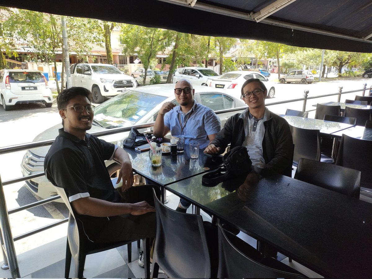 aidishahrizad's tweet photo. For most of the time. Tak semua yang kita rancang indah. So we take it to mamak, brainstorming dan come up with a solution. Selesai meeting kita dah ada route work untuk guide through the process sekali lagi #LifeofRealtor https://t.co/wkHfj83Nq5
