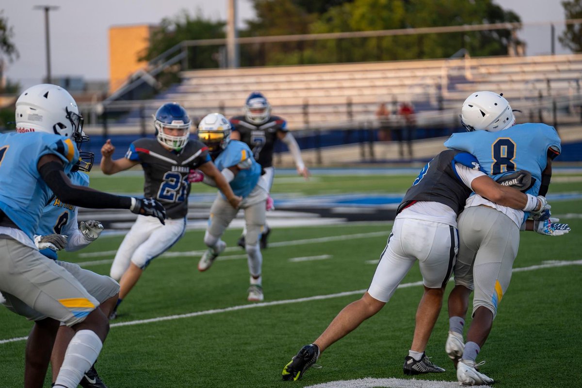 deven__4's tweet photo. first scrimmage highlights. https://t.co/SvXiQ8NXWv https://t.co/Ymh4ApsXUs