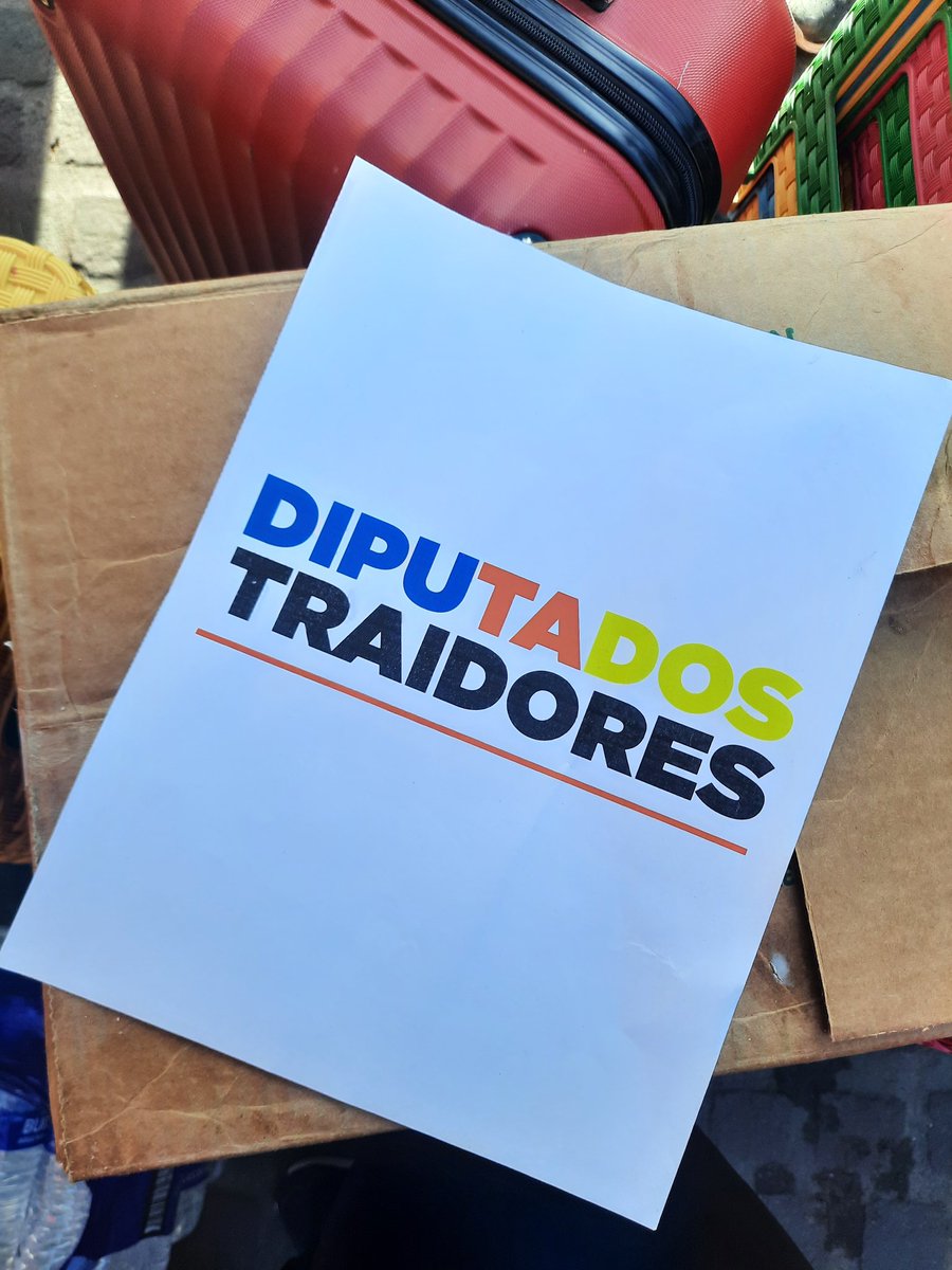 Monica_Cerbon's tweet image. Hoy el Congreso de #Aguascalientes se mantuvo cerrado y flanqueado por policías granaderos. Se aprobó deuda multimillonaria con Next Energy y una reforma al Código Penal para criminalizar el derecho de las mujeres a decidir. Así será recordado el gobierno de @TereJimenezE.