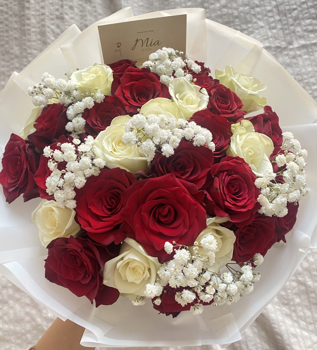 miablooms_'s tweet photo. Your sign to order her red roses 🌹 https://t.co/Cs35bFasCm