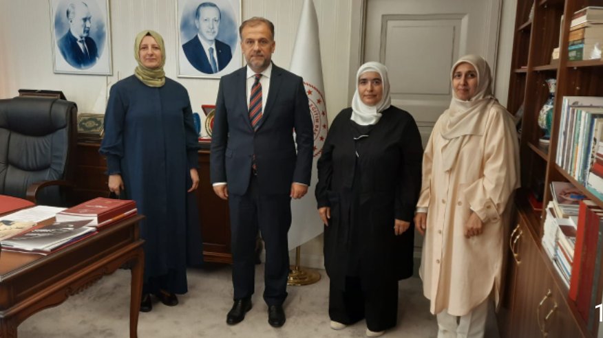 28subatgonullu's tweet photo. Platform Başkanımız Şerife KAYA Millî Eğitim Bakan Yardımcısı Kemal ŞAMLIOĞLU'nu  ziyaret edip kendisine "28 Şubat Gönüllüleri Platformunun Tanıtımı, Faaliyetleri ve Rapor Özeti" çalışmamızı, "28 Şubat Mağduriyet Grupları ve Çözüm Önerileri Raporu"muzu ve Memur_Sen Konfederasyonu ile gerçekleştirdiğimiz "Çalıştay Raporunu" takdim etmiştir. Sayın Bakan Yardımcımıza  göstermiş olduğu samimiyeti, nezaketi ve misafirperverliği için teşekkür ediyor saygılarımızı sunuyoruz.@RTErdogan @kemalsamlioglu @_aliyalcin_