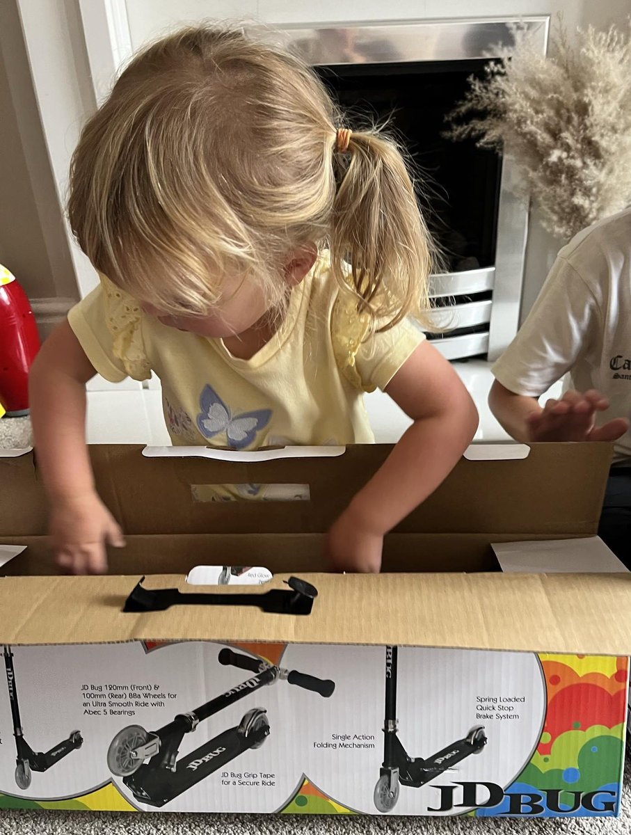 StartWithThis's tweet image. Scoring major auntie points today with the latest blogging adventures! New scooters for our little bloggers have landed thanks to the amazing #Skates! Look out for our full review soon 🩵