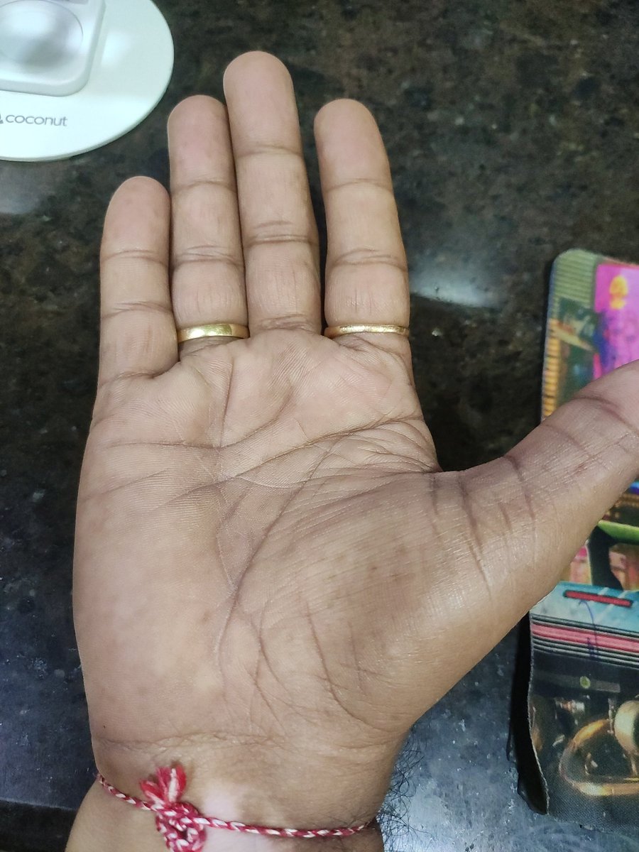 Navkaar108's tweet photo. @astrokrishanan Kiya bole Raha hai mera palm https://t.co/l1eNqpRHRX
