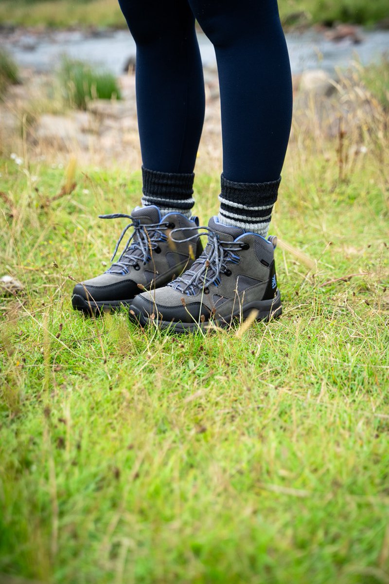 Meet your perfect late summer adventure shoe: 

The Kesmere Trekker Mid for women. Designed for reliability, comfort, and support, these waterproof boots keep your feet dry and comfortable no matter the weather. 
Shop now in-store or online: loom.ly/x2pAnZY