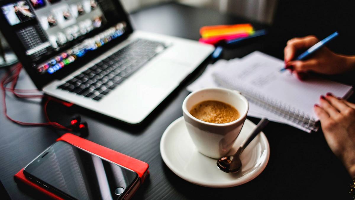 Datacate_Inc's tweet image. Empower Your Business! 📚 Discover the secrets to crafting an IT strategy that boosts productivity, enhances security, and supports business growth. Read our guide to make informed tech decisions. 🔐🚀 #SmallBizIT #ITGuide #TechManagement #Datacate 
zurl.co/jdEW