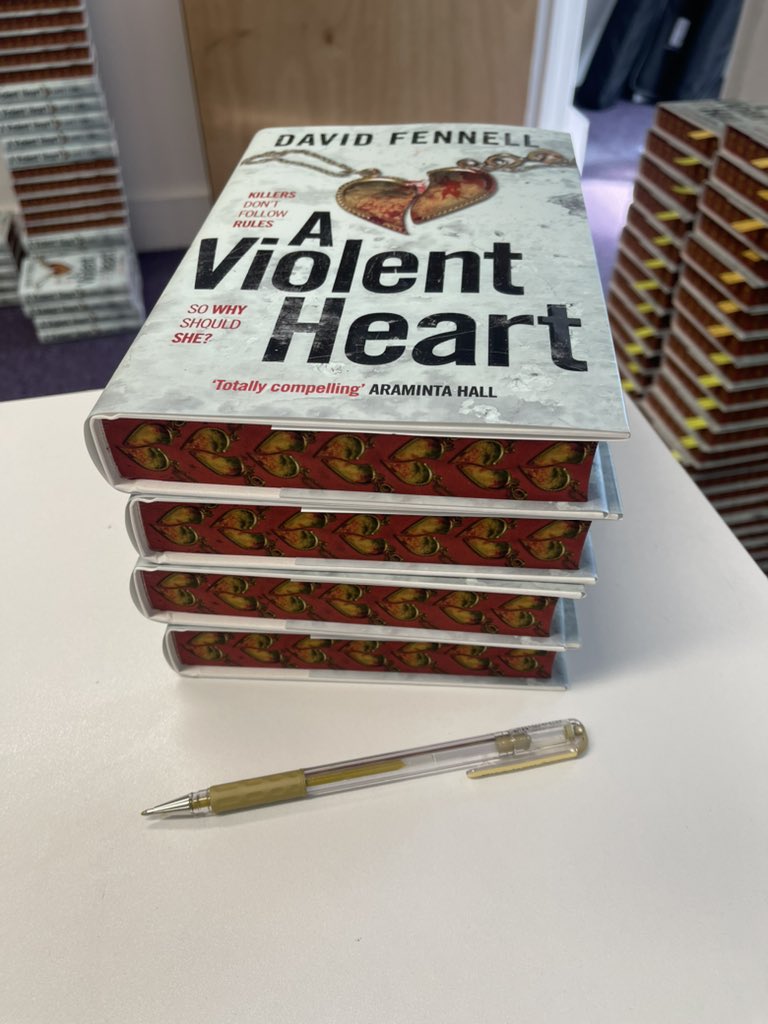 DavyFennell's tweet image. Available from tomorrow at @GoldsboroBooks. These beauties signed today in gold by my own fair hand. 👏👏👏 to number two niece @r_mcd16 (and bookshop GM - oooooh) for being just bloody brilliant. Thank you Goldsboro and Rebs! ♥️♥️

#AViolentHeart 💔 #BookTwitter