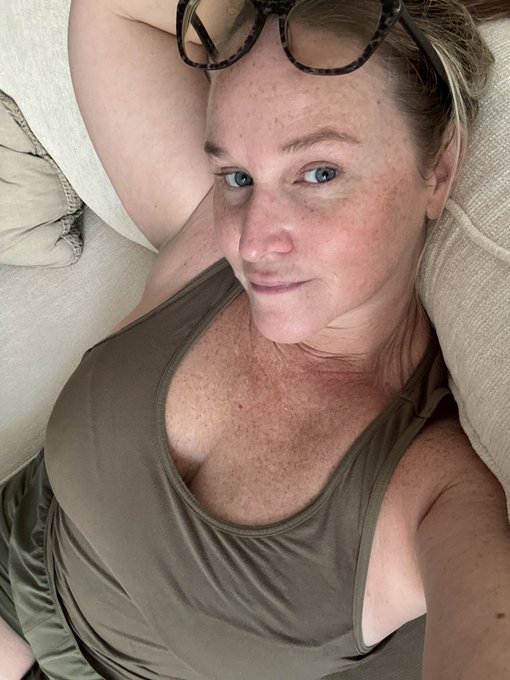 The pain you feel from losing someone will never compare to the pain you will feel from losing yourself<a href="/tag/beauthentic"class="tags"><span>#beauthentic</span></a>