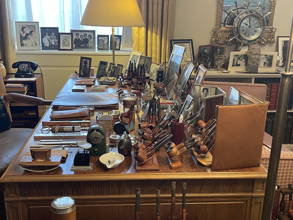 CentralneO's tweet image. Dziwne losy duńskiej dynastii Gluksburgów. Aleksandra wylądowała w Londynie, Dagmar w Petersburgu, ich brat w Atenach, bratanek w Oslo. Dzisiejszy król wydaje się bardzo w porządku. #Amalienborg